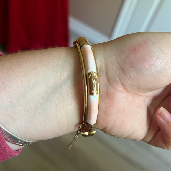 4/$100 tropical Elegant Gold and shell Bangle Bracelet 🐚 - Picture 6 of 9